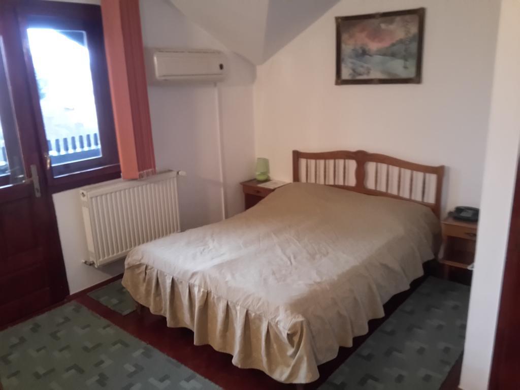 Pensiunea Doina & Jeno Târgu-Mureş Habitación foto